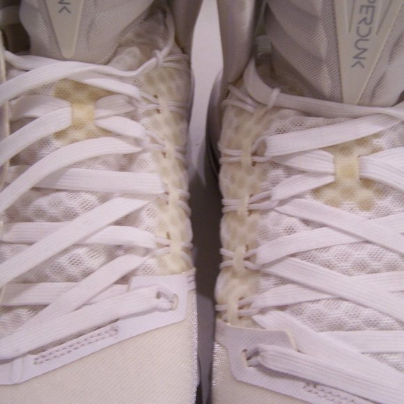 NIKE \